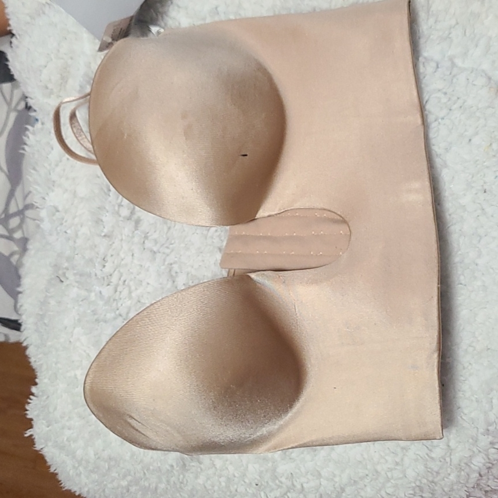 Fine lines  size 34d  color nude